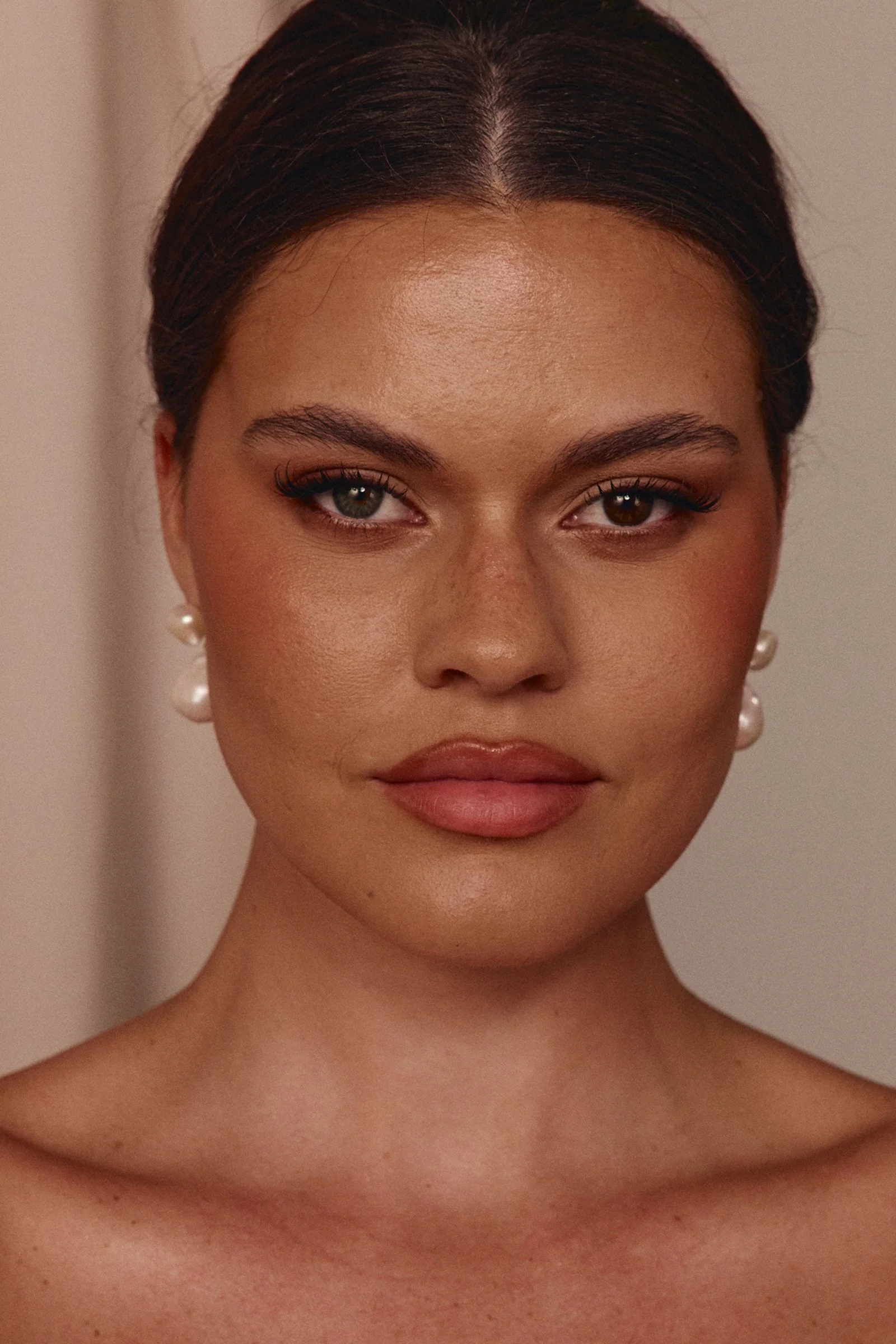 Luna Pearl Earrings - Image 4